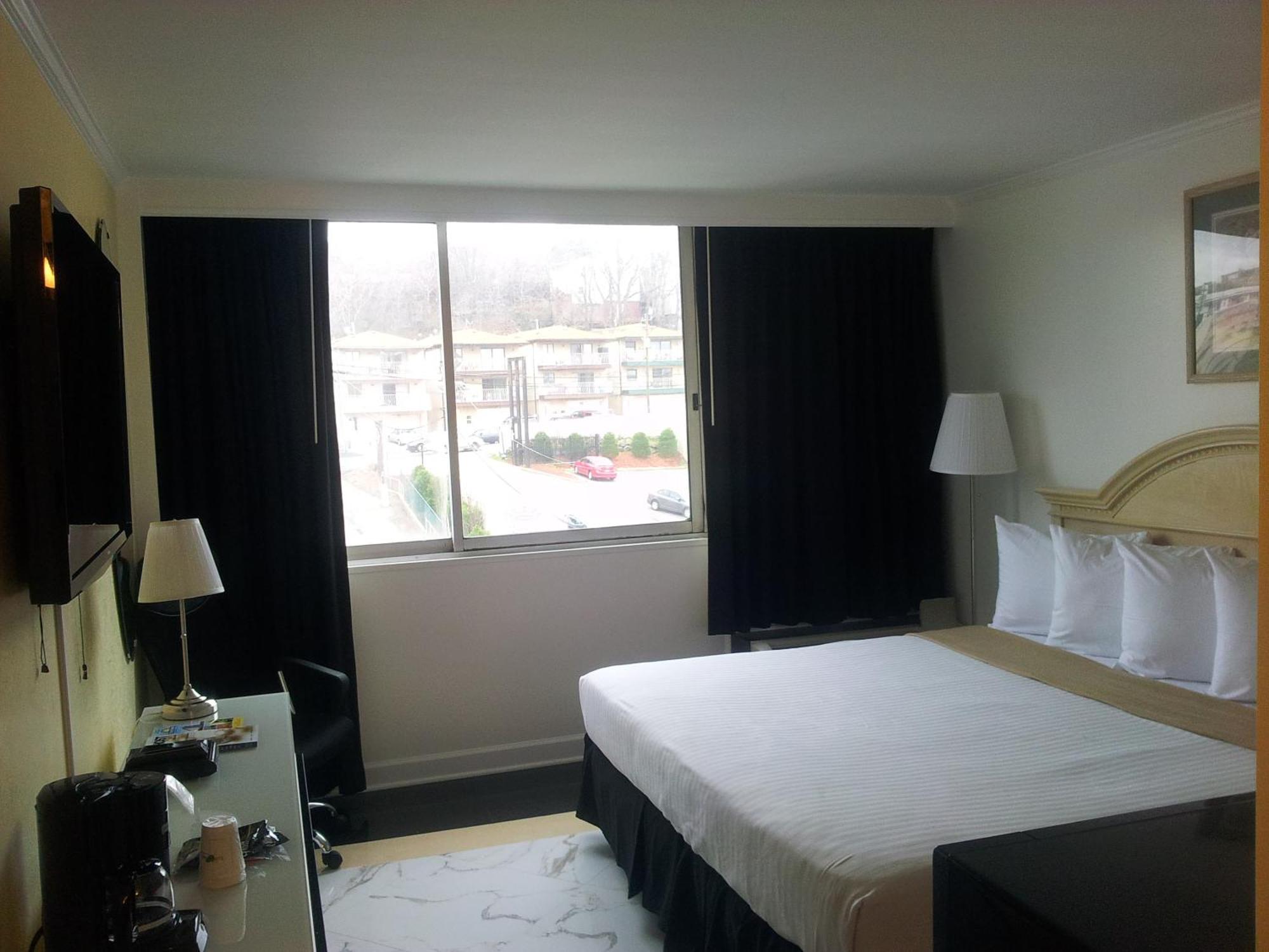 Ramada By Wyndham North Bergen Hotel Eksteriør billede