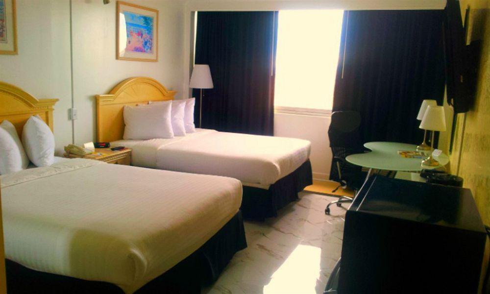 Ramada By Wyndham North Bergen Hotel Eksteriør billede