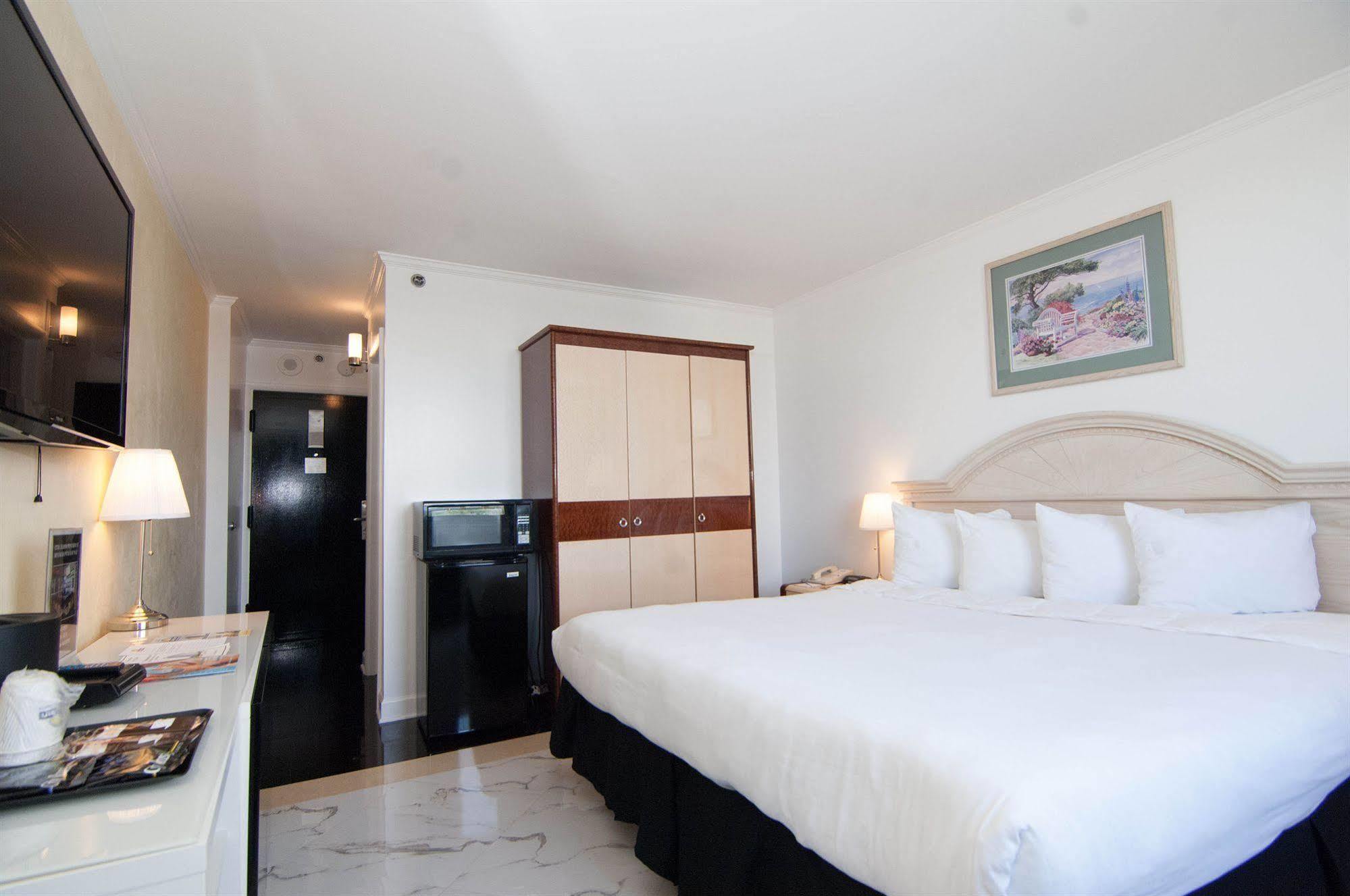 Ramada By Wyndham North Bergen Hotel Eksteriør billede