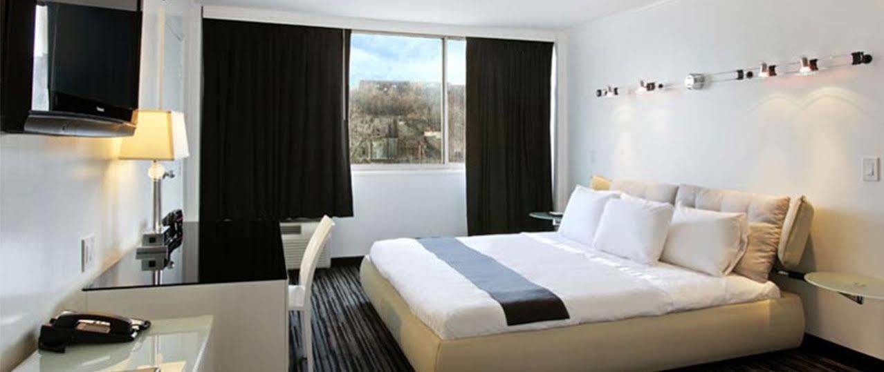 Ramada By Wyndham North Bergen Hotel Eksteriør billede