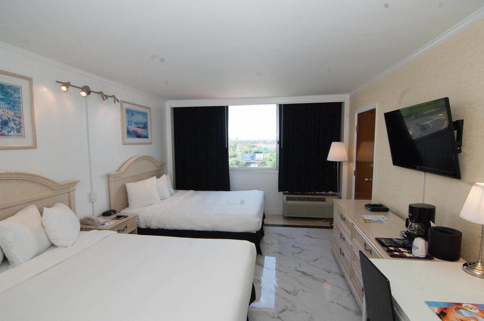 Ramada By Wyndham North Bergen Hotel Eksteriør billede