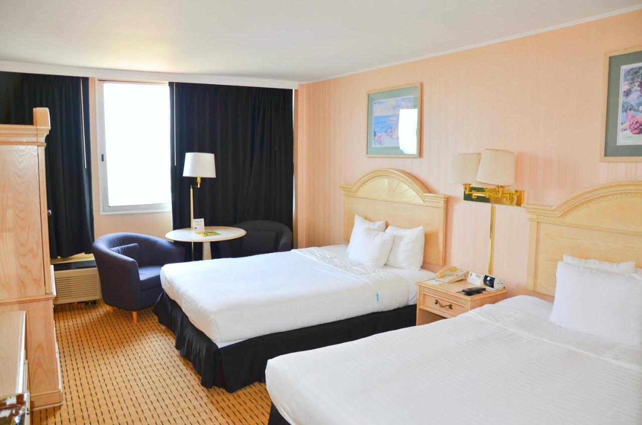 Ramada By Wyndham North Bergen Hotel Eksteriør billede